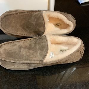 Men’s ugg slippers